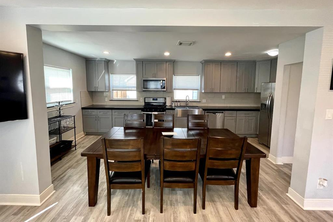 Kitchen - Safe, Affordable, and Convenient Bedroom near Rice University House