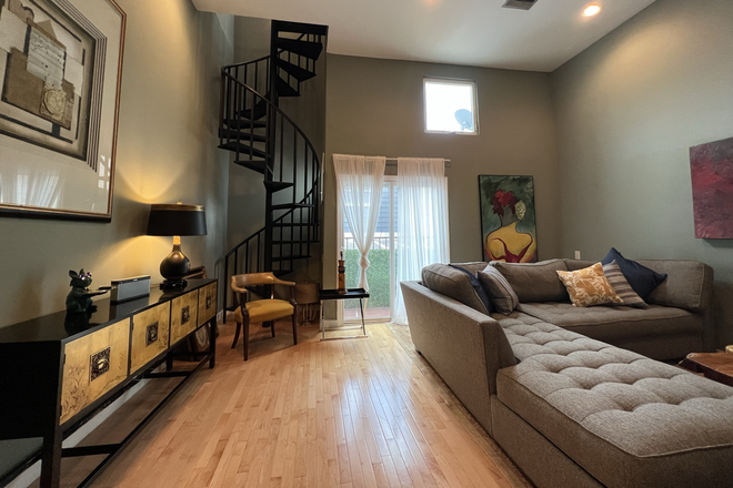 living room - Artistic Townhome In The Heart Of Montrose