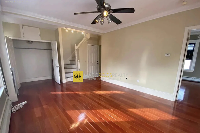 Call NOW for showings! 617-236-8600 - FLINT ST - GREAT VALUE IN EAST SOMERVILLE! 3BR/1BA TOP FLOOR DUPLEX FOR *9/1/2025* W/ LNDRY IN BLDNG Apartments