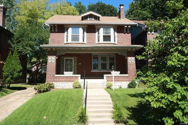 Front view of the house - House for rent across Washington University, Central AC, Hardwood flrs., brick, 0.1 mile from campus