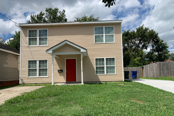 House with 2 driveways - All utilities included - 4 blocks from ODU