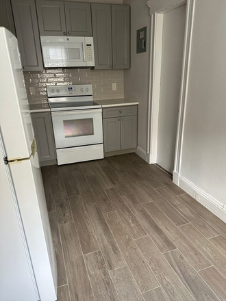 Kitchen - Fully renovated 1 bedroom unit in Cleveland Circle, walk to BC Apartments