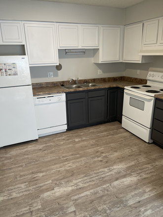 Kitchen - 409 S Dodge St- Free Internet! Apartments