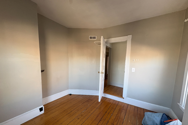 Bedroom - Summer Sublet Bedroom - Mission Hill