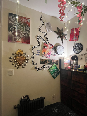 Bedroom - Second Ave Bedroom (fully furnished) (10 mins to campus) (available 12.20.25 - 8.1.26) Apartments