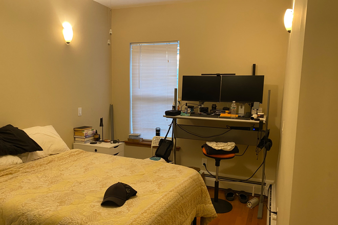 Bedroom - Medical Campus Students seeking Roommate walk to BU Medical Campus or Northeastern University