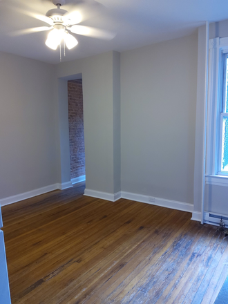 Living area - 1-bedroom apartment close to Homewood campus