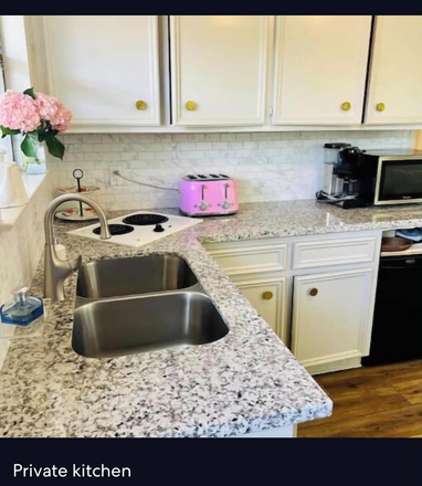 Granite Kitchen with all appliances included - Bike to Rice 1b1b "Fully Furnished All bills included Fully Equipped" Apartments