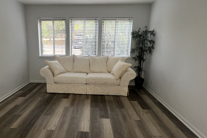 living - Walkable distance to Campus & westend (Minimum 2 months ++)