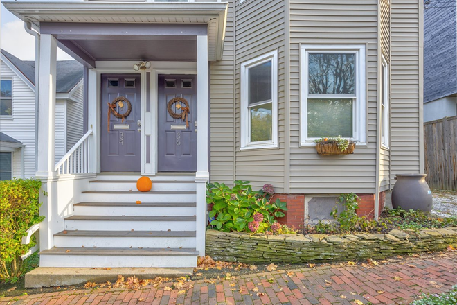 Front entrance - Great location in the heart of Munjoy Hill walk to the Roux Institute!