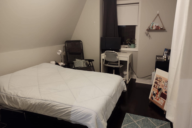 Bedroom - 1 bedroom in a 2 bed + 1 bath + 1 parking (non-smoker, no pets or couples). Rental