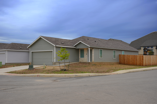 Located at the closest spot from the school, corner lot for plenty of parking spaces - Closest Jaguar Crib