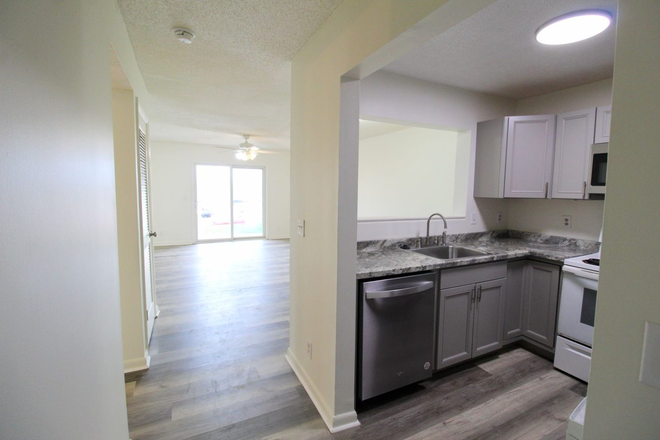 Kitchen - 3 bed / 3 bath unfurnished loft condo for rent! Now Pre-leasing for the 2026/2027 school year