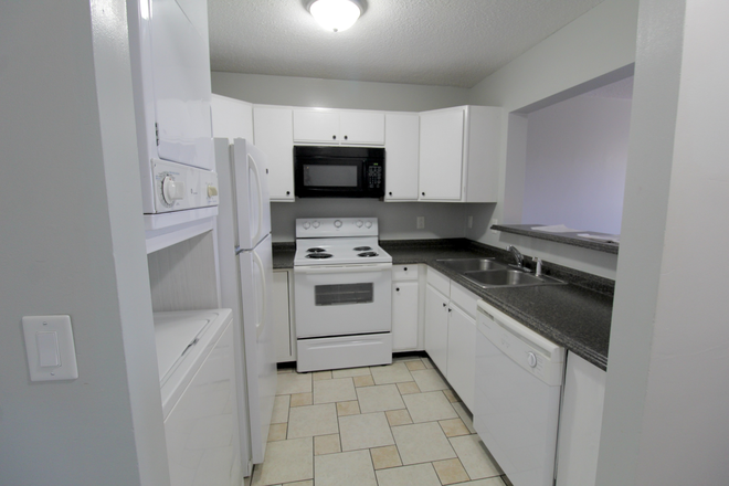 Kitchen - Hunters Ridge  - 2 bedroom - 2 bath apartment for rent!