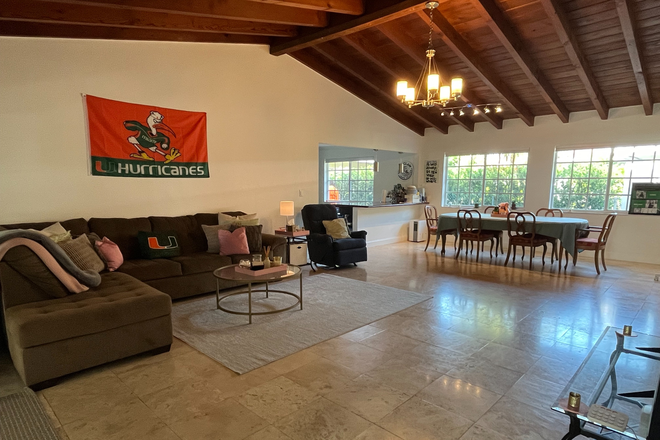 Living/Dining Room - Master Bedroom in Charming Coral Gables House -- 1 mile from Campus (Girls Only Please)