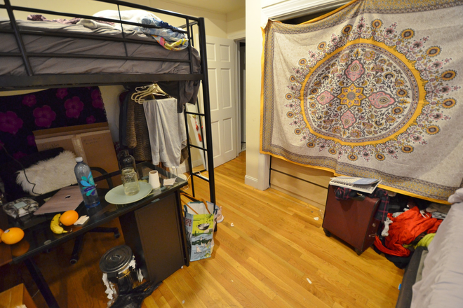 Bedroom - recently Renovated 3 Bedrooms with 2 Baths Walk to Campus Apartments