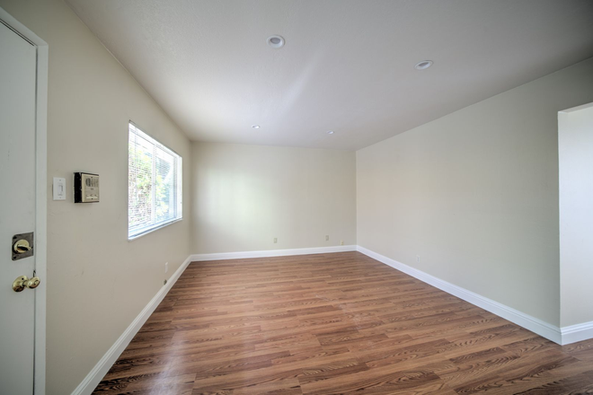  - 200 E 15th St