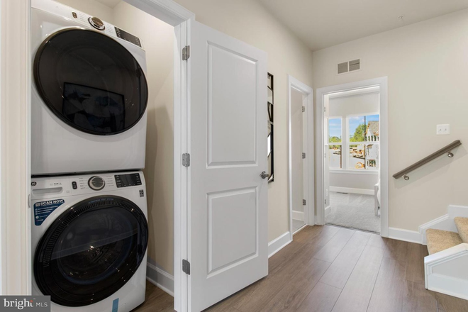 In-unit washer & dryer - Brandnew Townhouse in Gateway West