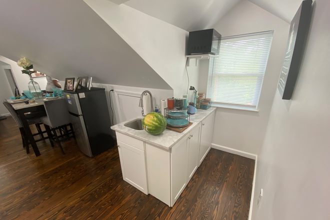 Kitchennete - Renovated studio apartment - 5 minutes drive to Campus