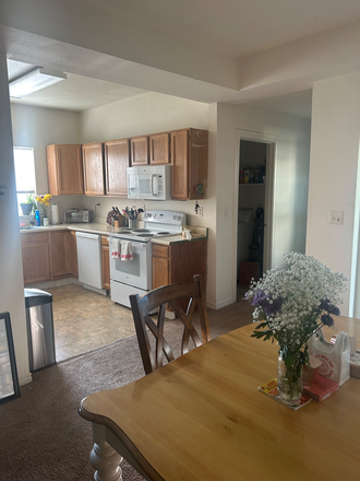 Kitchen and dining area - The Yellow House