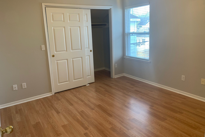 Bedroom and closet - Garage apartment 1/1 - one mile from Rice Univeristy