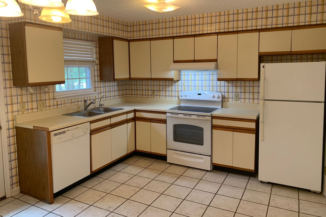 Photo - The Brookes Condos 04-12