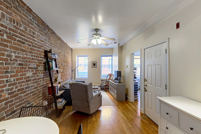 Call NOW for showings! 617-236-8600 - PRINCE ST - LUXE *NO FEE* 2BR/1BA W/ LNDRY IN BLDNG, EXP BRICK, DW/DISP IN NORTH END FOR *9/1/2025* Apartments