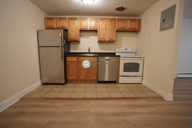 1 - AVAIL NOW-Fantastic Longwood 1 bed, H/HW inc. No Fee & 1 Month Free Apartments