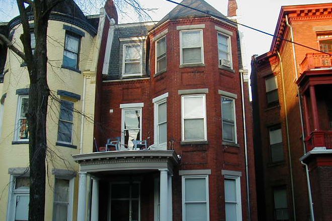 Great Location & Place - 1002 Park # 1 Apartments