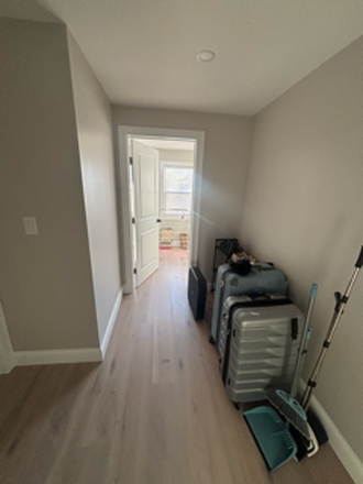 Hallway - 1-2 rooms available Jan/Feb-August sublet Apartments