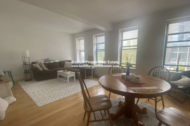 a - 4 BED W/ LIVING ROOM *NO BROKER FEES