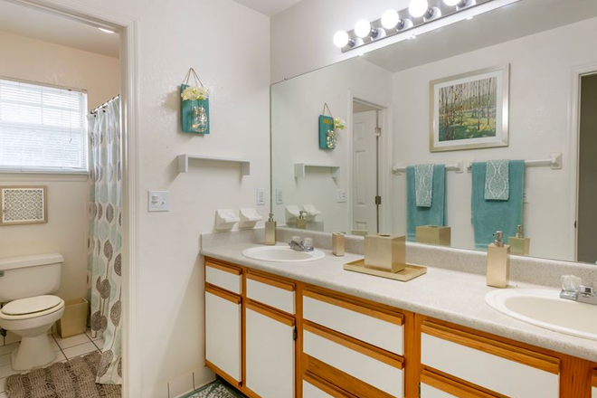 Bathroom - Campuss Crossing on Alafaya Condo