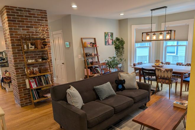 Living room/common space - Spacious , contemporary 4 Bedroom in a tranquil setting Apartments