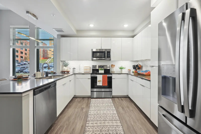 Kitchen - The Standard at College Park Apartments
