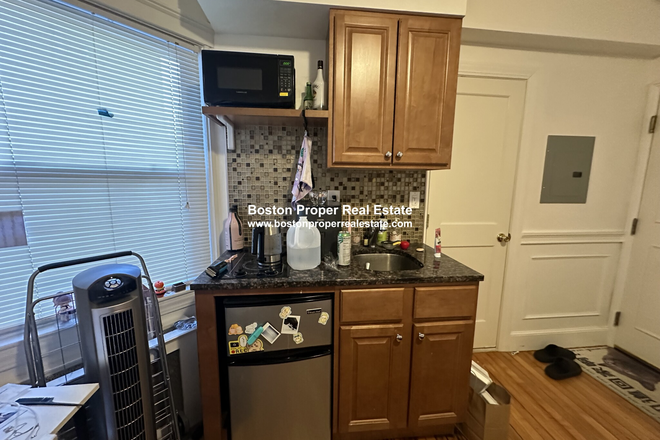 a - Right across from Whole Foods in Symphony. *NO FEE Apartments