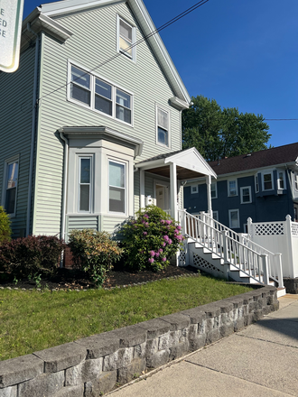 Outside street viiew - Spring semester sublet - with off street parking - Flexible rent Duplex