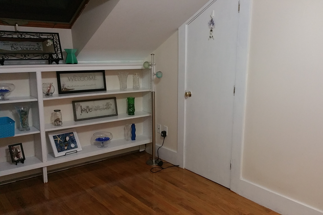 Skylight amd shelving - Cute skylight room, built in shelving, walk-in closet, utilities Condo