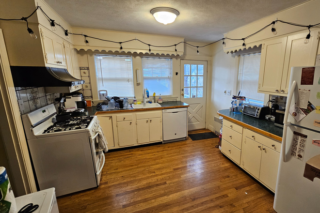 kitchen - Great Single Family house on Greycliff Rd for 2027 Move in