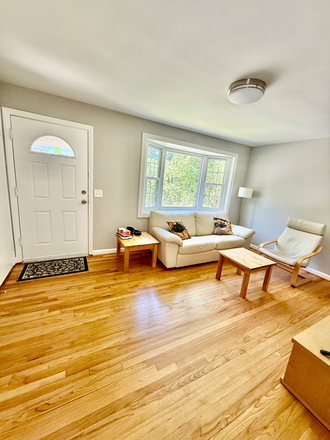 Front Entrance - Beautiful Rooms on Muskogee St near UMD!!! House