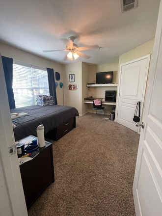 Room - The woodlands of college station