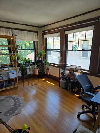 Sun room - Summer Sublet- Furnished Bedroom in Belmont (Easy Access to Brandeis & Harvard SQ/Red Line) House