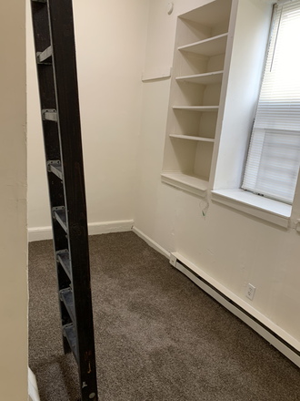 Front - Small 1-bedroom.  1st floor.  Near all transportation, I-95.  $875 monthly w Apartments