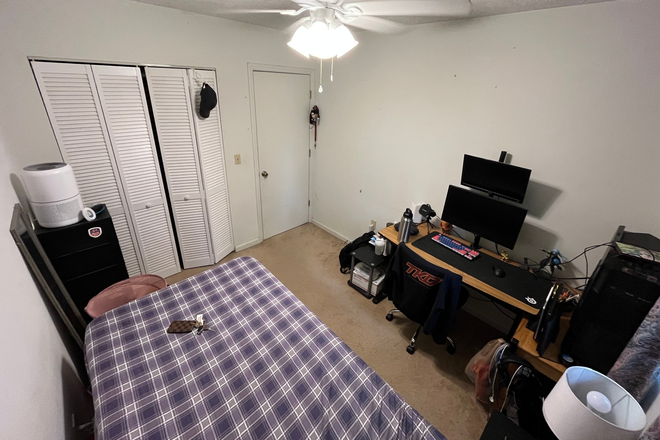 View of the (8.8'x10.5') room plus closet. - Townhouse , $563 bedroom one roommate needed starting fall 2025, close to Campus & Kroger