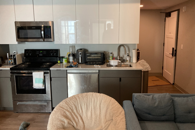. - 3bed 1.5 bath on Hemenway, recently reduced plus *no broker fee*