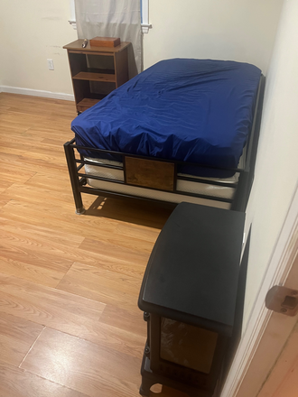 Rent a bathroom, no kitchen, share bathroom - 1 Room in a Family Home close to campus