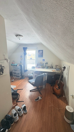 Bedroom - Cozy and furnished upstairs room, 13 minute walk from Tufts campus Duplex