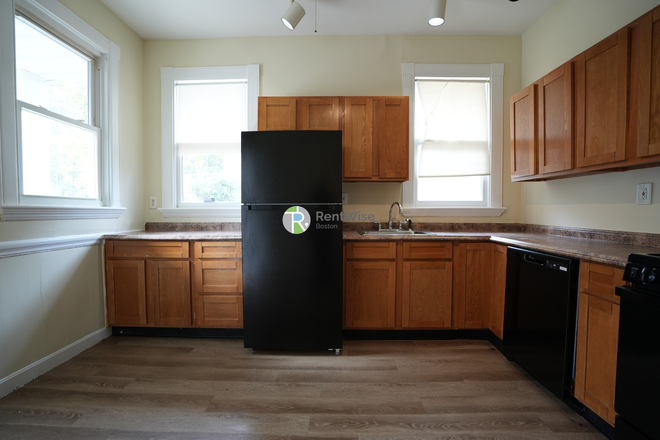 1 - AVAIL NOW- Brighton 3 Bed 2 Bath, W/D in Unit, Easy MBTA-No Fee! 1 Month Free! Apartments