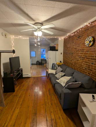 Living Room - 18 Mead St Apartments