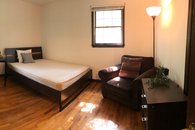 Bedroom - Furnished room-Mountain View Rd-Montgomery House