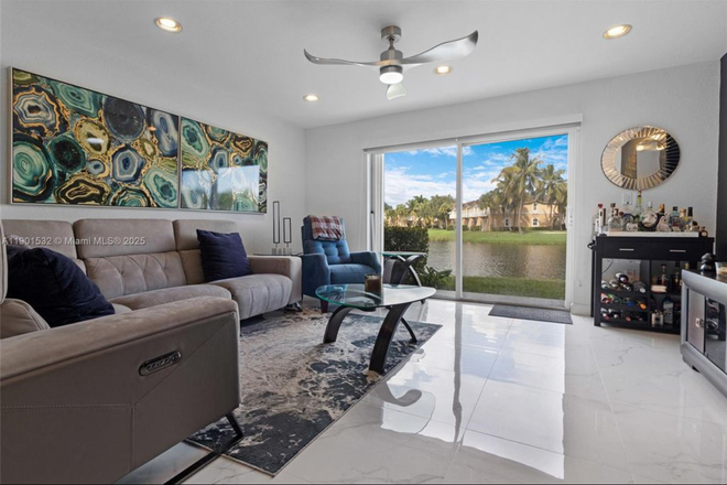Living room - Waterfront townhome 3/3 serenity in Miramar